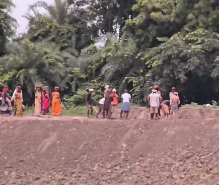 तालाब से अमृत सरोवर तक का विवाद, जिम्मेदारों की कार्यप्रणाली पर उठे सवाल