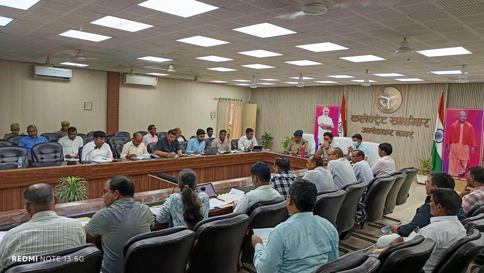 “सीएम डैशबोर्ड पर जिलाधिकारी की सख्ती, विकास योजनाओं हुई गहन समीक्षा