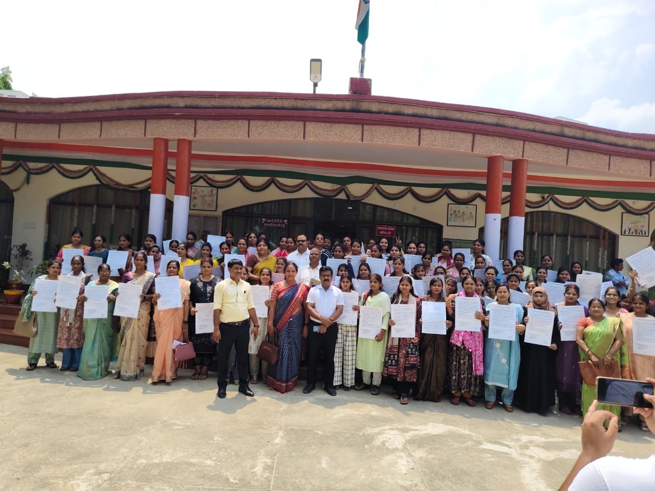 84 नवचयनित मुख्य सेविकाओं को नियुक्ति पत्र वितरित आईसीडीएस विभाग द्वारा कलेक्ट्रेट सभागार में हुआ समारोह