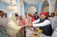 अखिलेश ने इकरा हसन का बर्थडे मनाया, दिए 100 रुपए