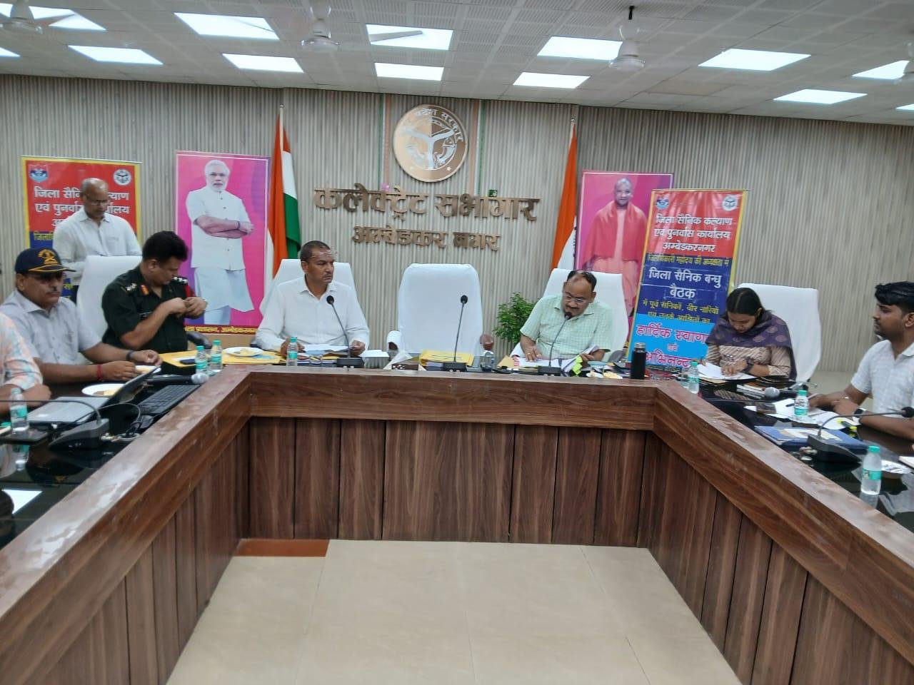 कर्नल ने भूतपूर्व सैनिक बंधुओं की कलेक्ट्रेट सभागार में सुनी समस्याएं