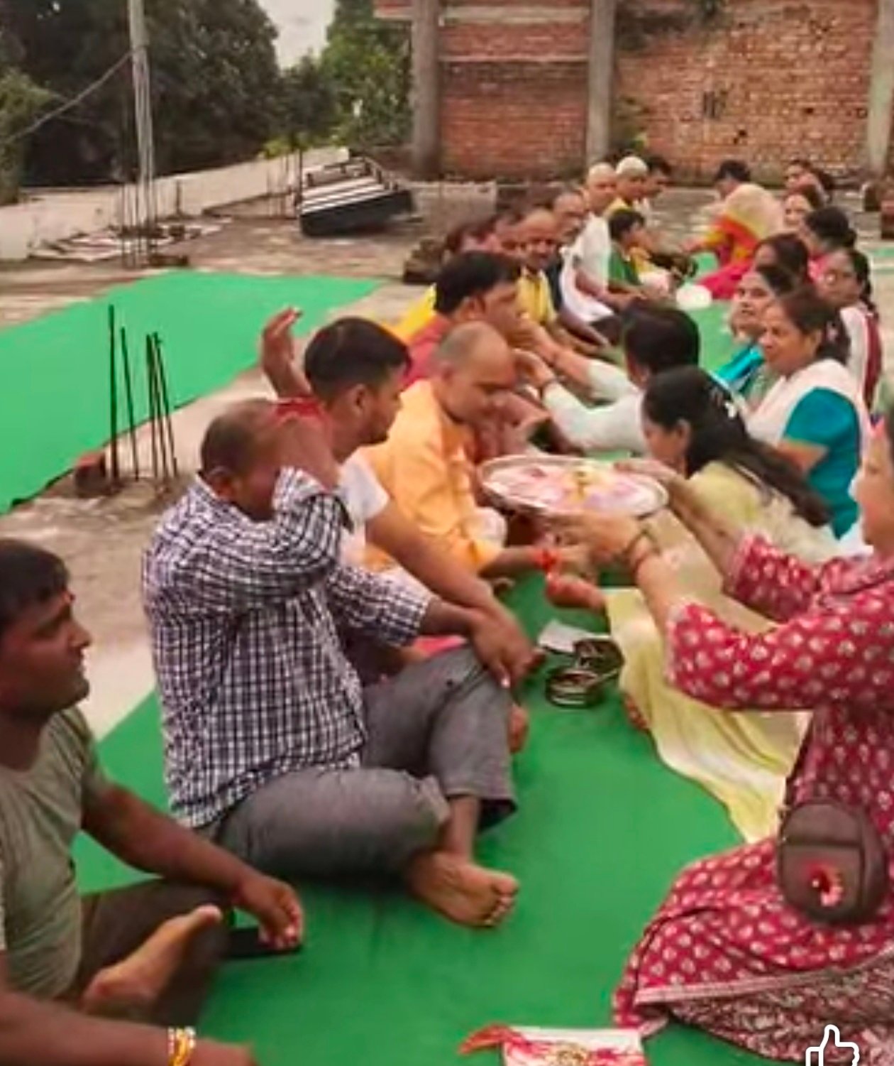 महिला पतंजलि की बहनों ने योगी भाइयों के साथ मनाया रक्षाबंधन पर्व