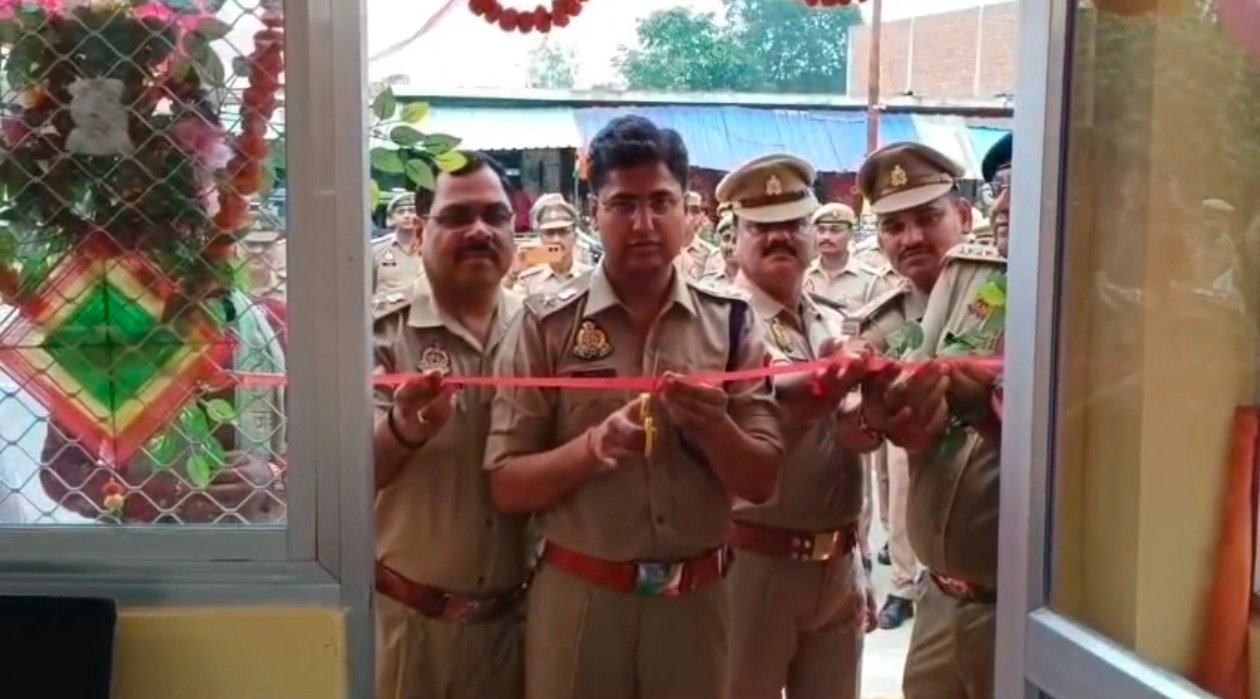 नवनिर्मित पुलिस बूथ का उद्घाटन एसपी ने की