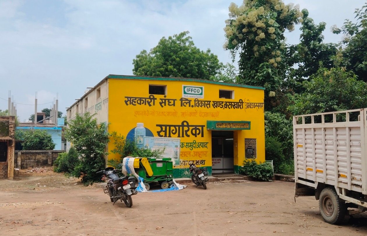 यूरिया गबन के मामले में सचिव पर मुकदमा हुआ दर्ज