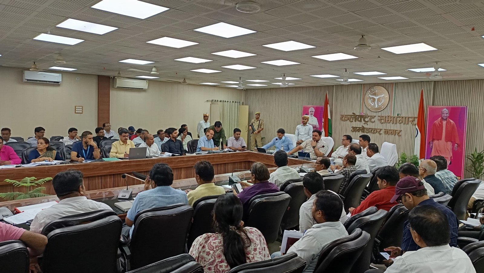 “स्वस्थ नारी, सशक्त परिवार अभियान” की तैयारी हेतु कलेक्ट्रेट सभागार में बैठक सम्पन्न