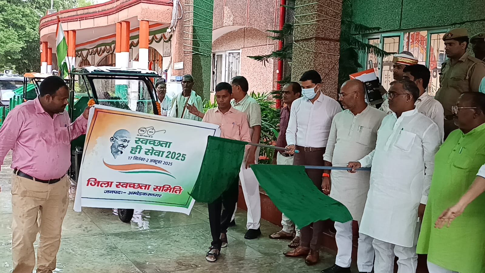 प्रभारी मंत्री गिरीश चंद्र यादव ने “स्वच्छता ही सेवा अभियान 2025” का किया शुभारंभ