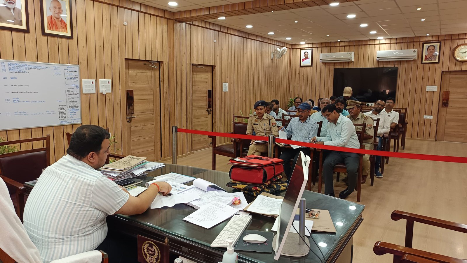 सड़क सुरक्षा समिति की बैठक जिलाधिकारी की अध्यक्षता में संपन्न हुई 