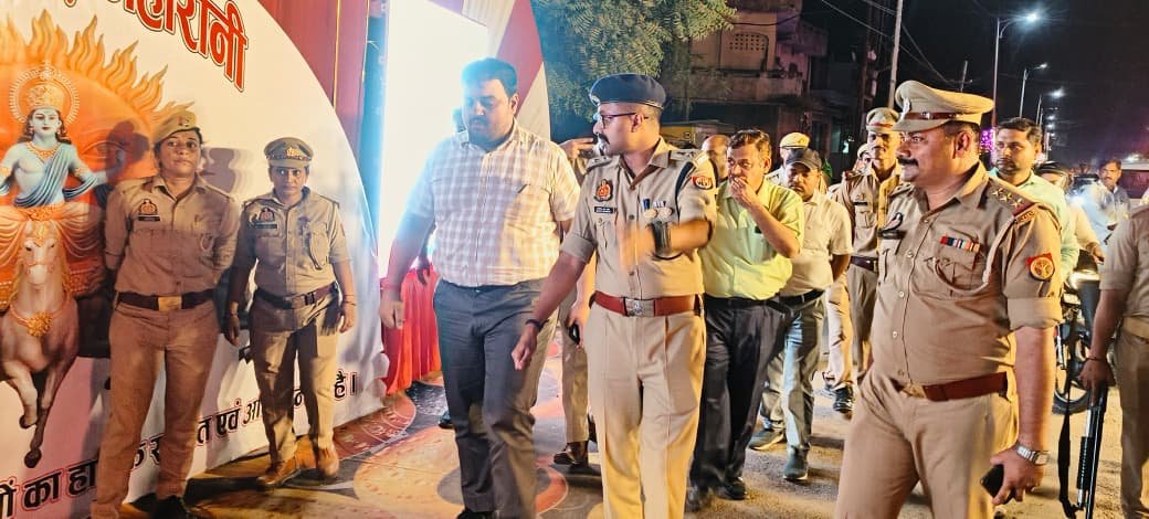 शारदीय नवरात्रि एवं दशहरा पर्व पर को लेकर डीएम एसपी ने किया रुट मार्च