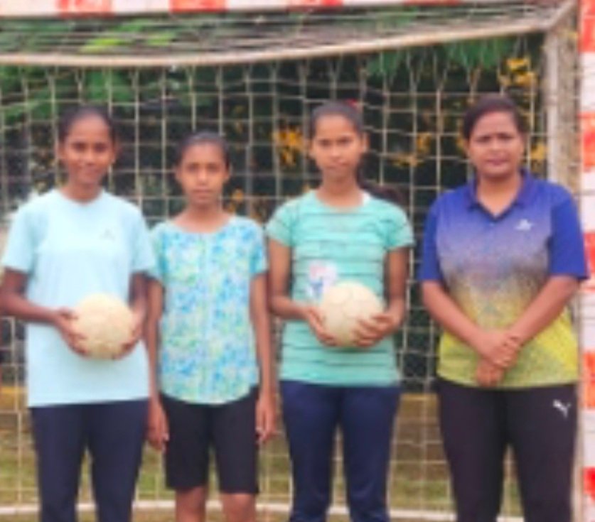 अंबेडकर नगर की तीन बेटियों का राज्य स्तरीय हैंडबॉल टीम में चयन
