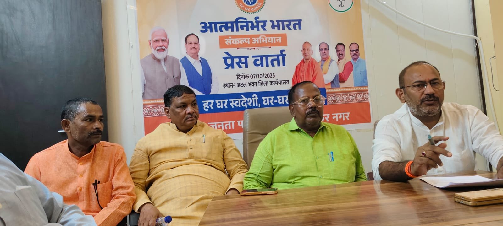 देश में बनी हुई चीजों को हम भारतीय गर्व से खरीदेंगे-त्रयंबक तिवारी
