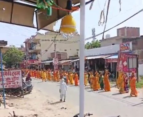 महिलाओं ने पीला वस्त्र धारण कर निकाली भव्य कलश यात्रा