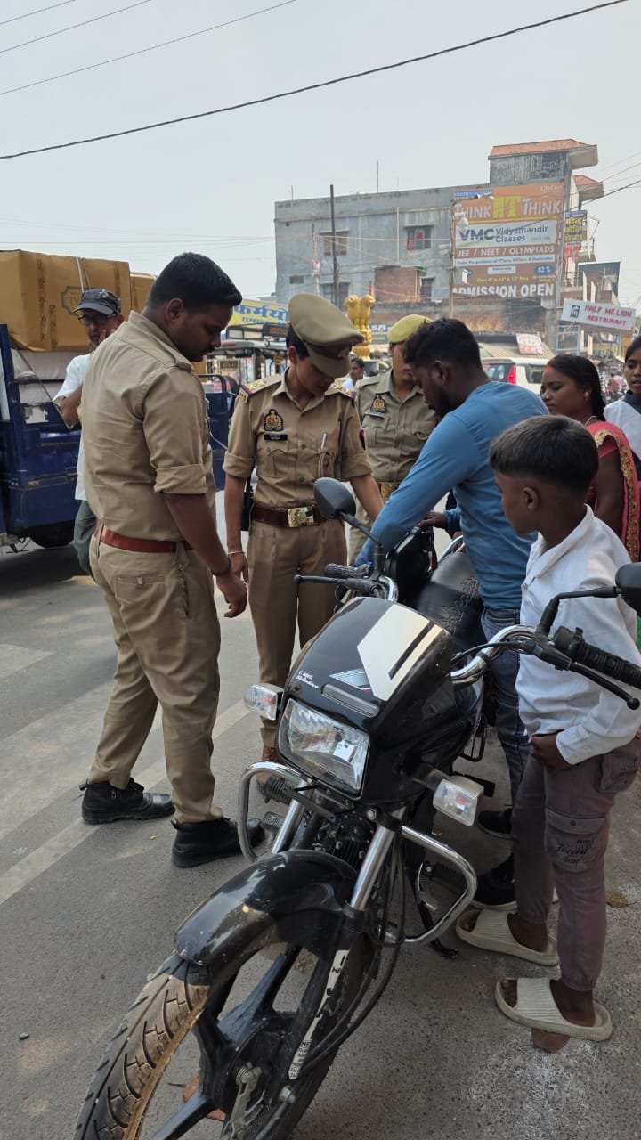 चौकी इंचार्ज नेहा सिद्धार्थ के नेतृत्व में चलाया गया सघन चेकिंग अभियान