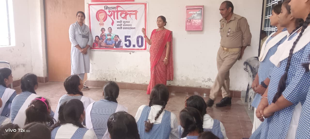 विद्यालयों में नारी शक्ति सम्मान समारोह एवं जागरूकता कार्यक्रम आयोजित