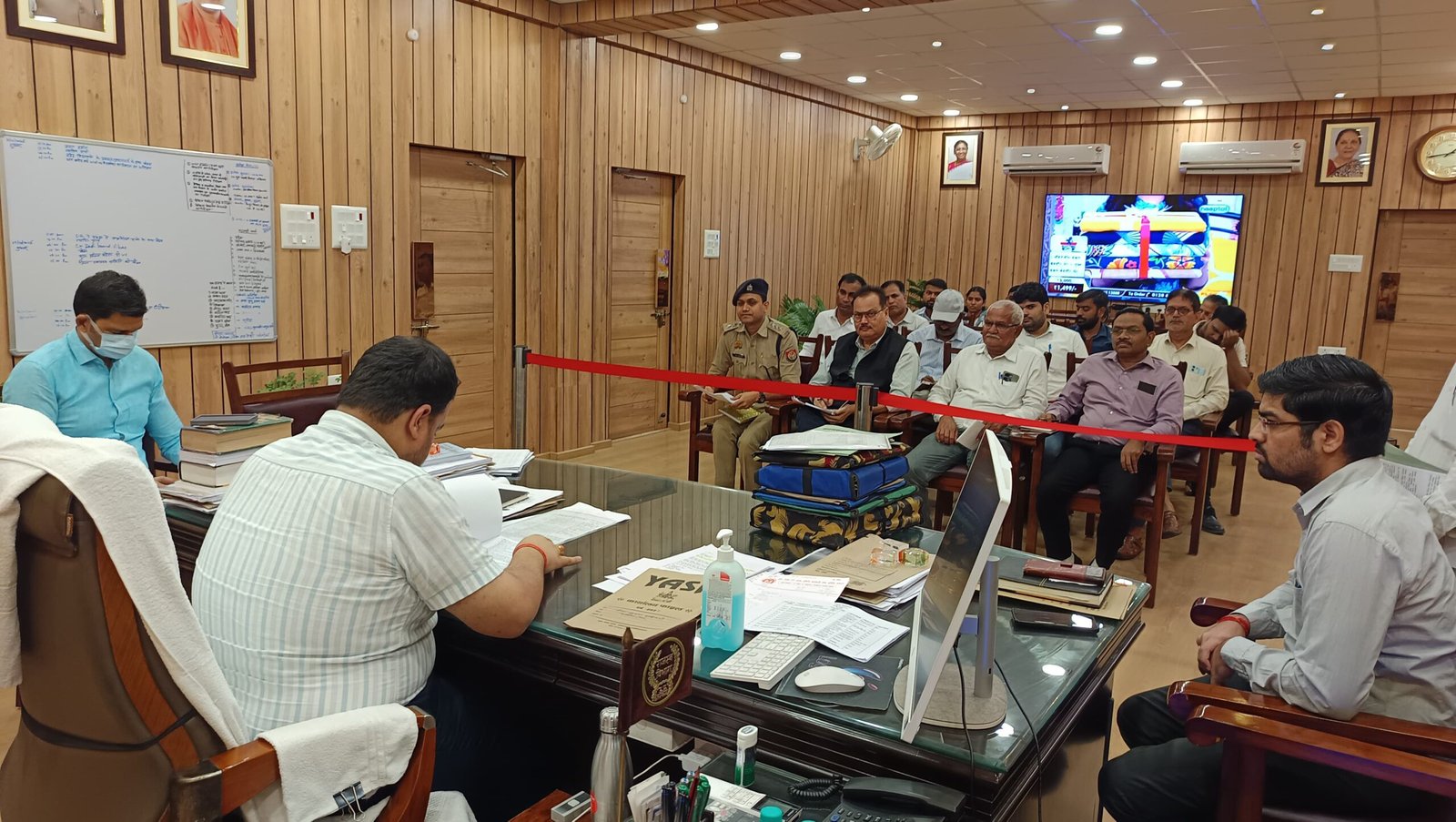 सभी पात्र व्यक्ति का नाम मतदाता सूची में अनिवार्य रूप से सम्मिलित कराया जाए- जिला निर्वाचन अधिकारी