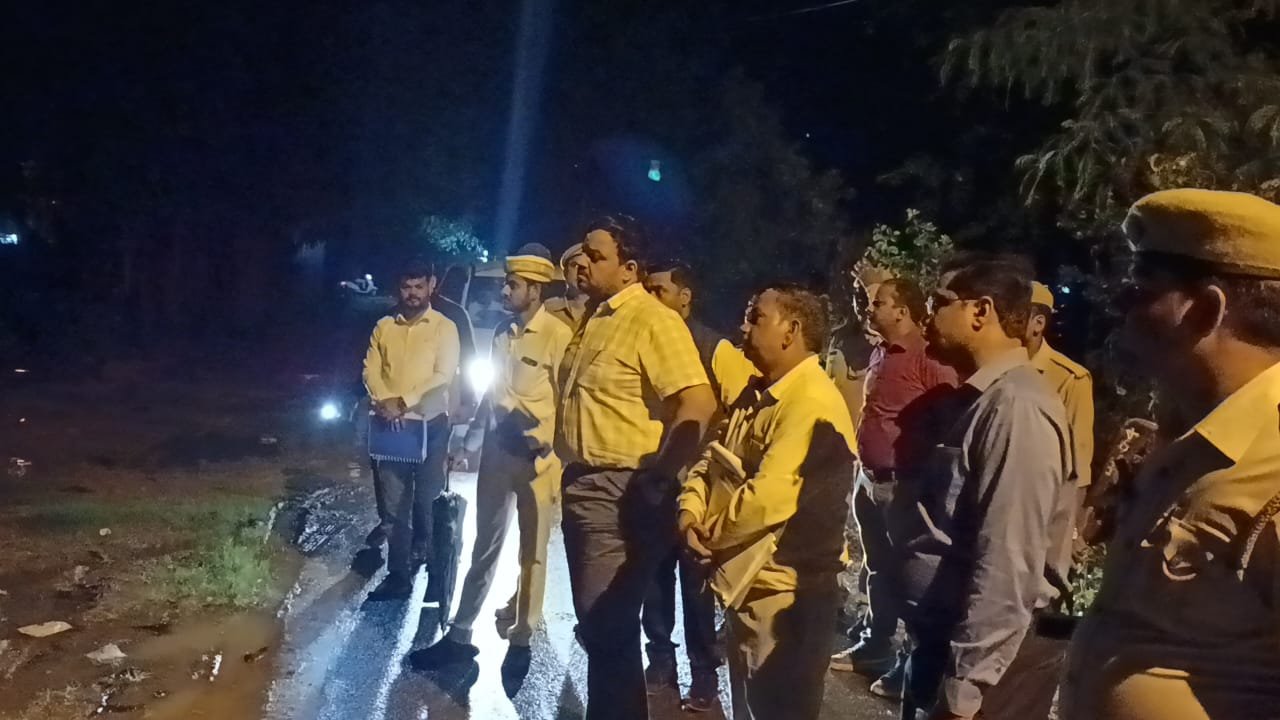 नर्सिंग कालेज के निर्माण कार्य का डीएम ने किया निरीक्षण