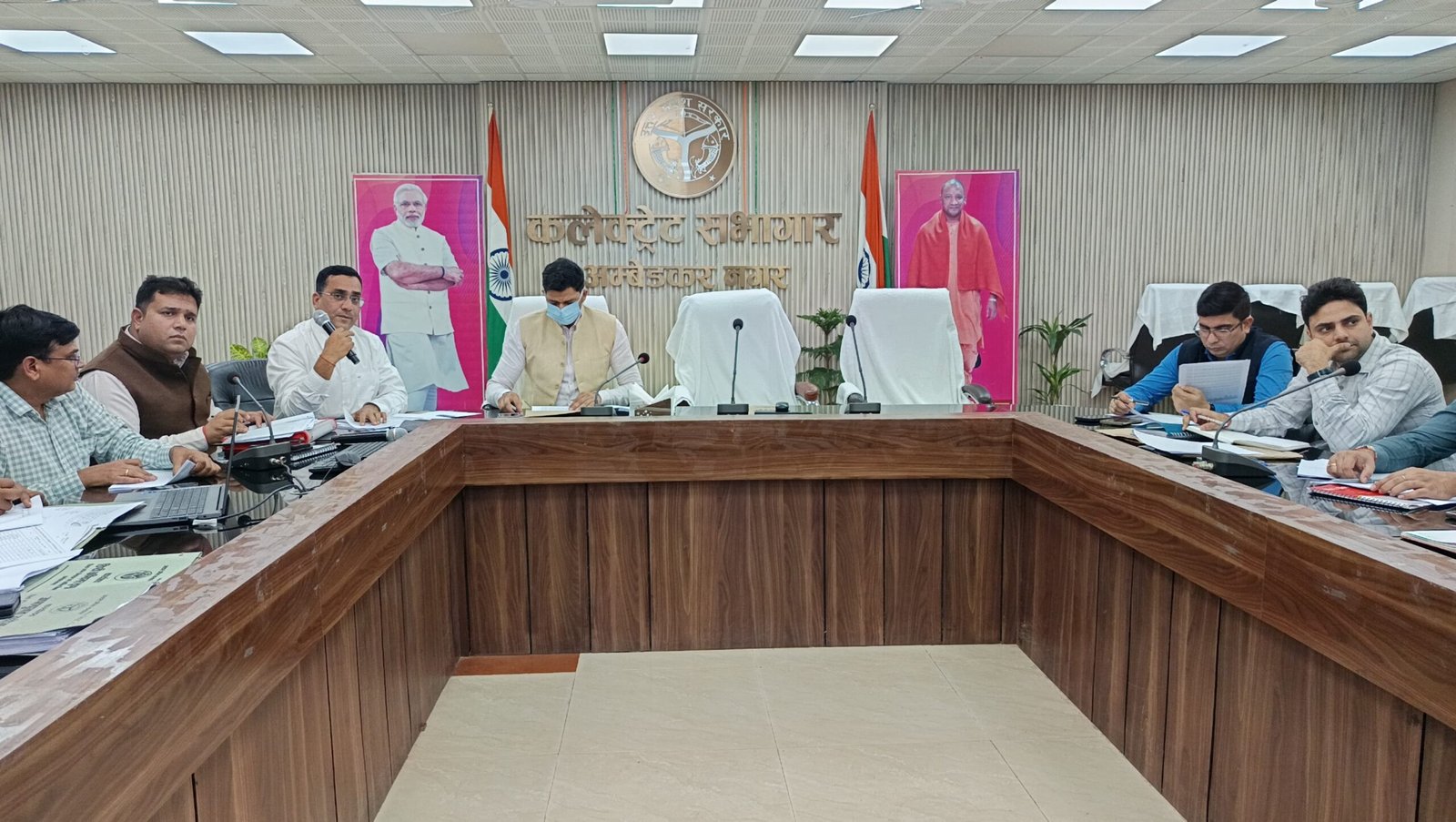 सीडीओ आनंद कुमार शुक्ला की अध्यक्षता में उद्योग विभाग की विभिन्न योजनाओं की प्रगति समीक्षा बैठक संपन्न हुई