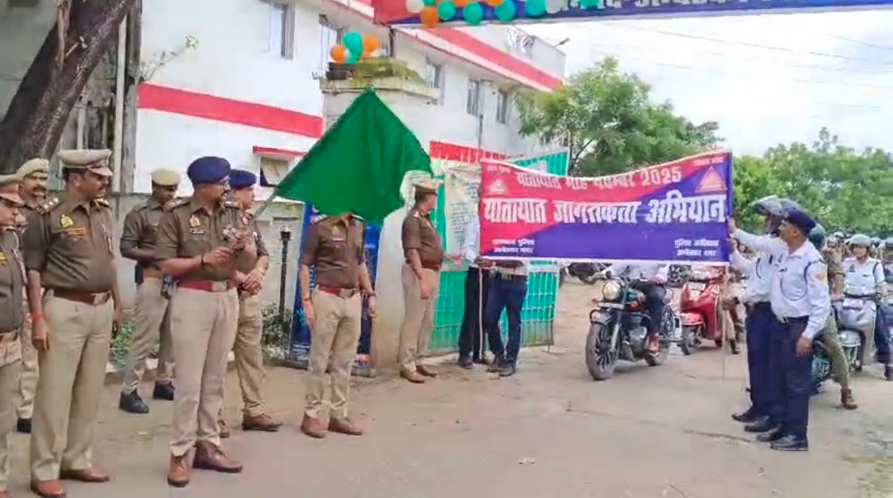 यातायात माह, नवम्बर-2025 का शुभारम्भ पुलिस अधीक्षक ने हरी झण्डी दिखाकर यातायात जागरूकता रैली को किया रवाना