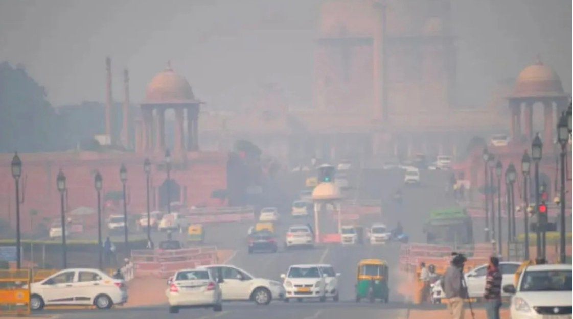 दिल्ली-NCR में सांसों पर संकट, कई इलाकों में AQI 400 के पार; प्रदूषण के खिलाफ आज इंडिया गेट पर जुटेंगे लोग