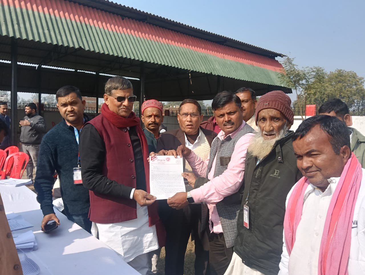 ग्रामीण पत्रकारों की समस्याओं को लेकर सांसद को सौंपा गया ज्ञापन