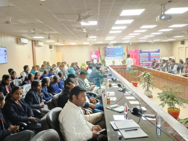 सेफर इंटरनेट डे’ पर कलेक्ट्रेट सभागार में जागरूकता कार्यशाला का आयोजन