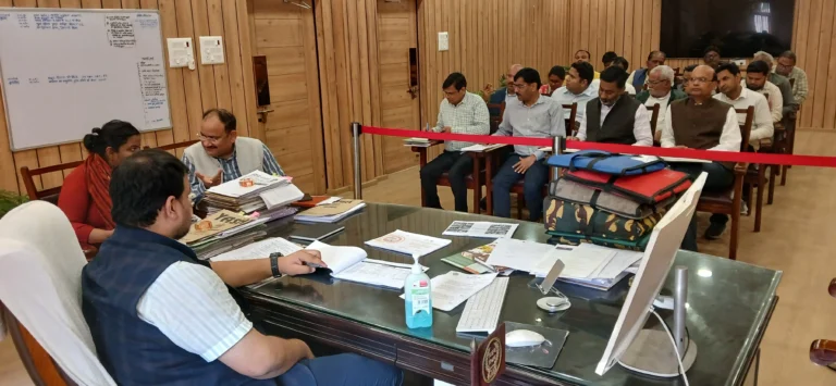 वन ट्रिलियन डॉलर इकोनॉमी की दिशा में जनपद की अधिकतम भागीदारी हेतु जिलाधिकारी ने की महत्वपूर्ण बैठक
