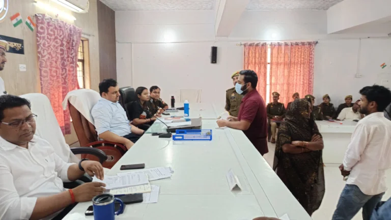 संपूर्ण समाधान दिवस में जिलाधिकारी ने सुनीं जनसमस्याएं, जनसमस्याओं के त्वरित एवं गुणवत्तापूर्ण निस्तारण के दिए निर्देश