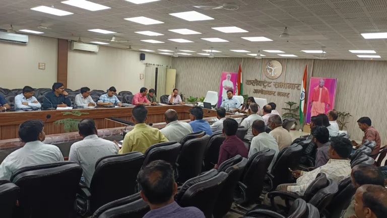 एलपीजी की होम डिलीवरी व्यवस्था होगी सख्ती से लागू, अफवाहों पर ध्यान न दें – डीएम अनुपम शुक्ला