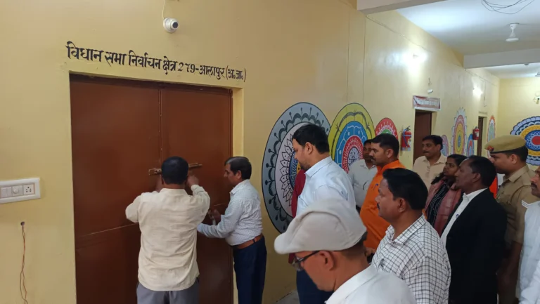 ईवीएम वेयर हाउस एवं वीवीपैड का जिला निर्वाचन अधिकारी ने किया त्रैमासिक निरीक्षण