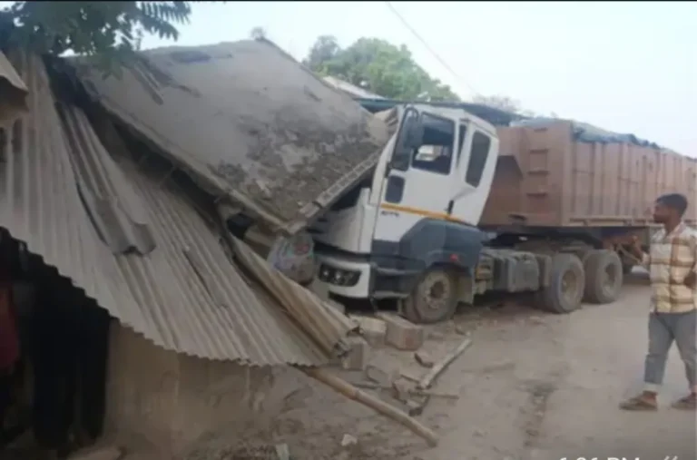 अनियंत्रित कंटेनर दुकान में घुसी किया तहस नहस