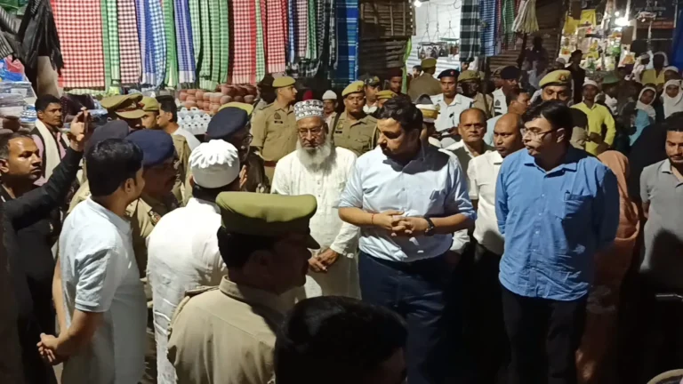 डीएम एसपी ने भ्रमण कर कानून-व्यवस्था की स्थिति का लिया जायजा