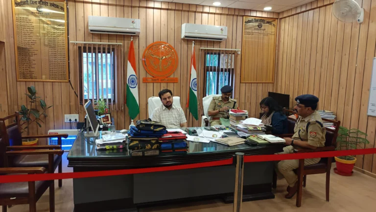 अम्बेडकर जयंती को गरिमामय ढंग से मनाने हेतु जिलाधिकारी ने तैयारियों की समीक्षा की