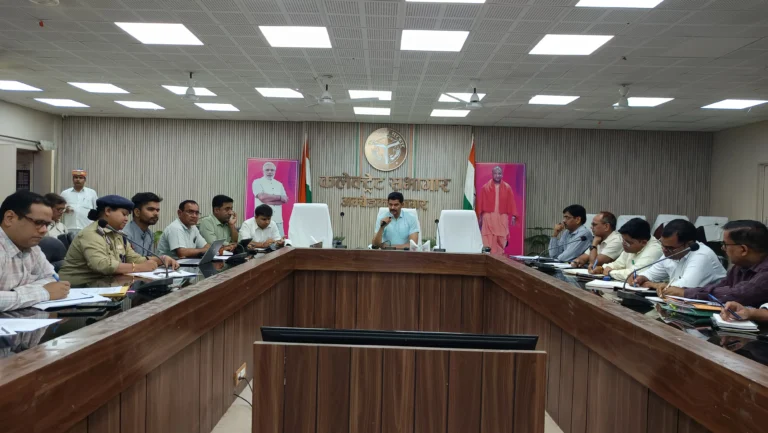 मुख्य विकास अधिकारी ने मुख्यमंत्री डैशबोर्ड पर योजनाओं के प्रगति की समीक्षा की