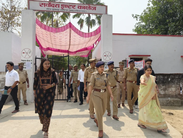 होमगार्ड भर्ती परीक्षा परीक्षा केंद्र का डीएम एसपी ने किया औचक निरीक्षण