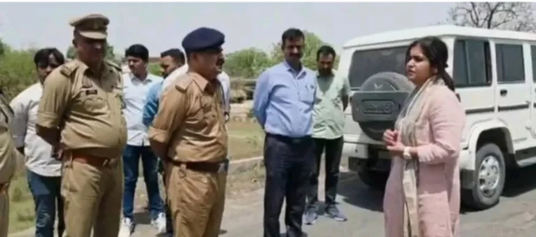 व्यापारी से लूट मामले में नवागत एसपी प्राची सिंह ने घटनास्थल का किया निरीक्षण