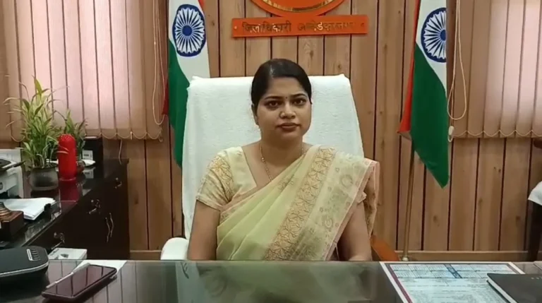 नवागत जिलाधिकारी श्रीमती ईशा प्रिया ने जनपद में संभाला कार्यभार