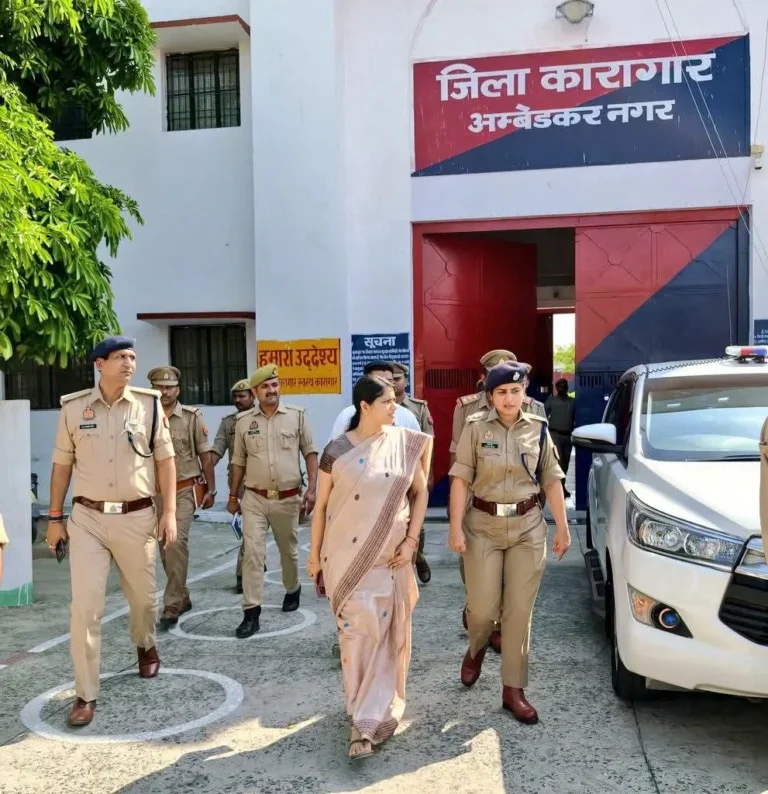 डीएम एसपी ने जिला कारागार का किया औचक निरीक्षण