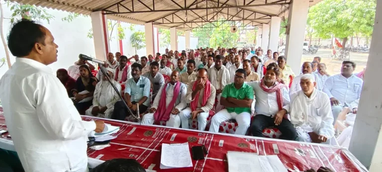 सपा कार्यकर्ताओं एवं पदाधिकारियों की महत्वपूर्ण बैठक सम्पन्न हुई