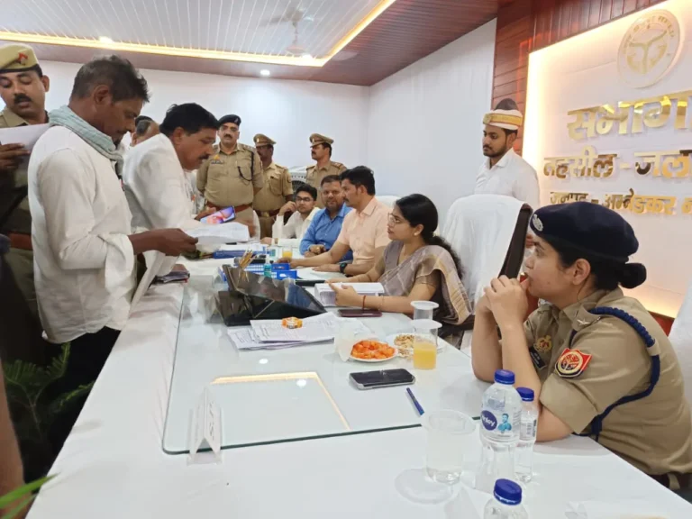 संपूर्ण समाधान दिवस में जिलाधिकारी ईशा प्रिया ने सुनीं जनसमस्याएं, गुणवत्तापूर्ण एवं समयबद्ध निस्तारण के दिए निर्देश