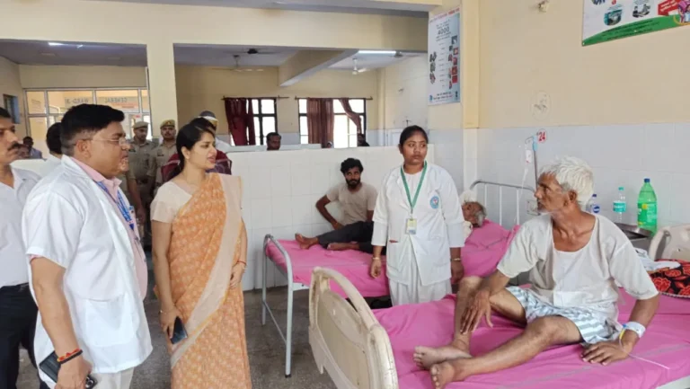 हीट वेव के दृष्टिगत जिलाधिकारी ने जिला चिकित्सालय एवं ट्रामा सेंटर का किया औचक निरीक्षण