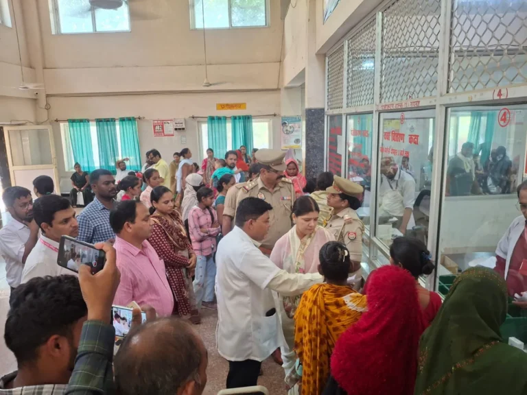 महिलाओं एवं पीड़िताओं की शिकायतों एवं समस्याओं को गंभीरता से सुना