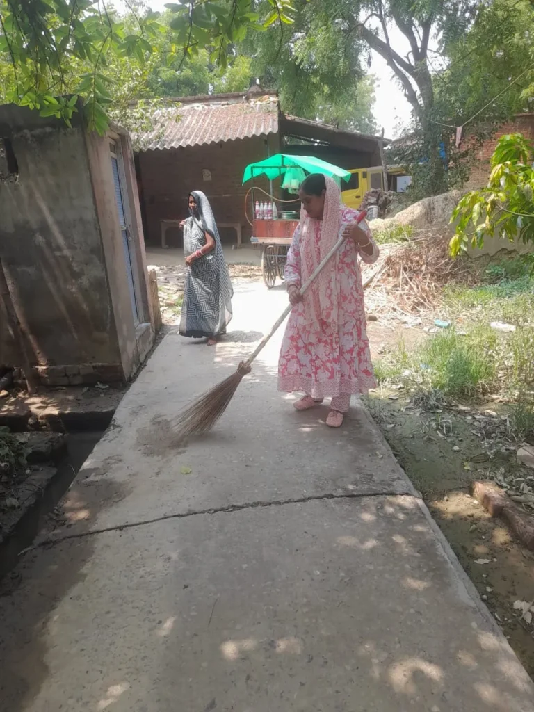 स्वच्छता एवं जन-जागरूकता अभियान के तहत ग्राम पंचायतों एवं मलिन बस्तियों में चला विशेष सफाई अभियान