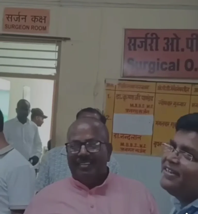कटेहरी विधायक ने जिला अस्पताल पहुंच कर सरकारी सुविधाओं का किया अवलोकन
