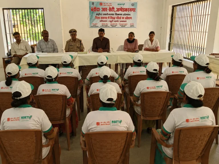 जिलाधिकारी की पहल से महिला बंदियों के सशक्तिकरण की नई शुरुआत, जिला कारागार में ब्यूटी पार्लर प्रशिक्षण आरंभ, कौशल विकास की ओर बढ़े कदम: 35 दिवसीय ब्यूटी पार्लर प्रशिक्षण से आत्मनिर्भर बनेंगी महिला बंदियां
