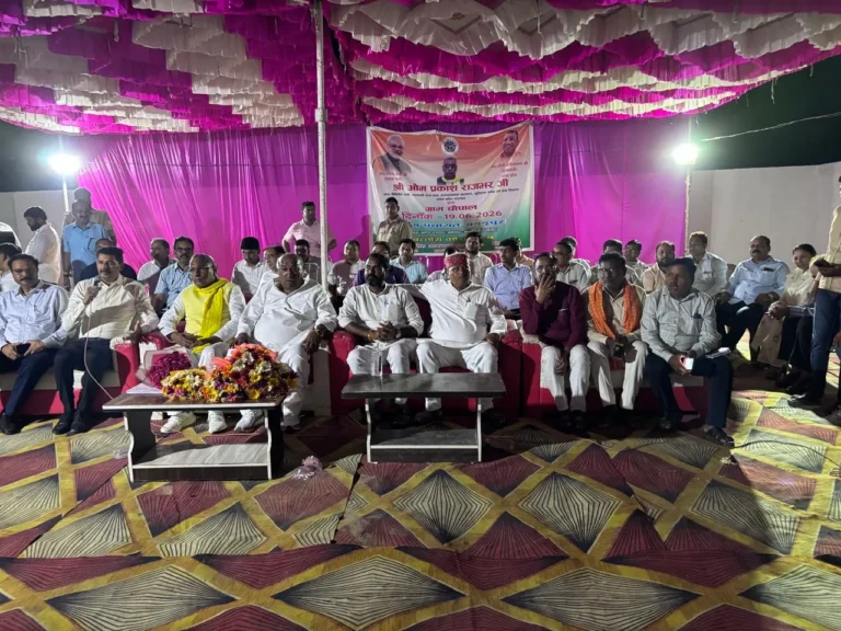 प्रभारी मंत्री ने रात्रि चौपाल में सुनी जनसामान्य की समस्याएं
