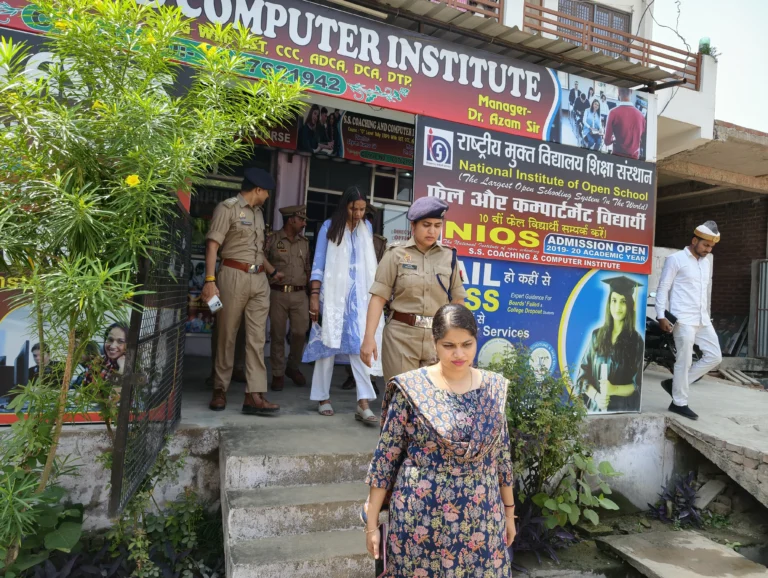 डीएम एसपी ने विभिन्न लाइब्रेरी एवं कोचिंग संस्थानों का किया औचक निरीक्षण