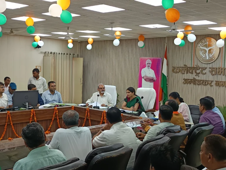 जिलाधिकारी श्रीमती ईशा प्रिया ने सड़क सुरक्षा समिति की बैठक में दिए महत्वपूर्ण निर्देश