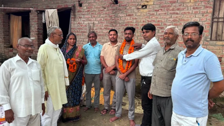 अंबेडकर नगर:सौरभ साहू ने नीट परीक्षा पास कर जनपद का नाम किया रोशन
