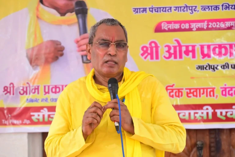 प्रभारी मंत्री ओम प्रकाश राजभर ने विभिन्न ग्राम पंचायतों में आयोजित जन चौपालों में सुनीं जनसामान्य की समस्याएं