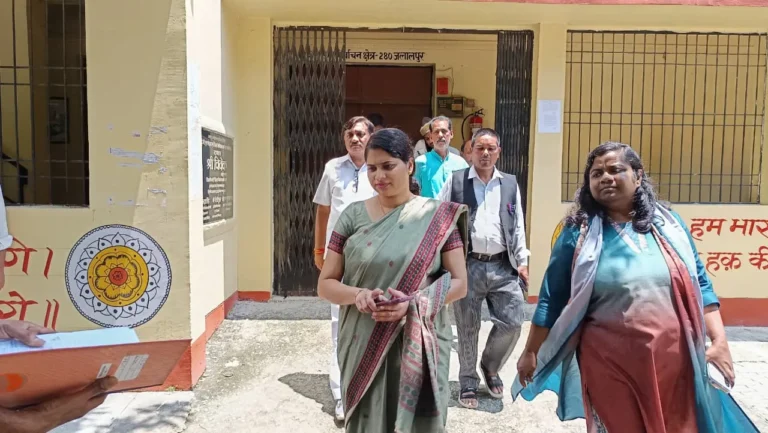 जिलाधिकारी ने ईवीएम-वीवीपैट वेयरहाउस का मासिक निरीक्षण कर सुरक्षा व्यवस्थाओं का लिया जायजा