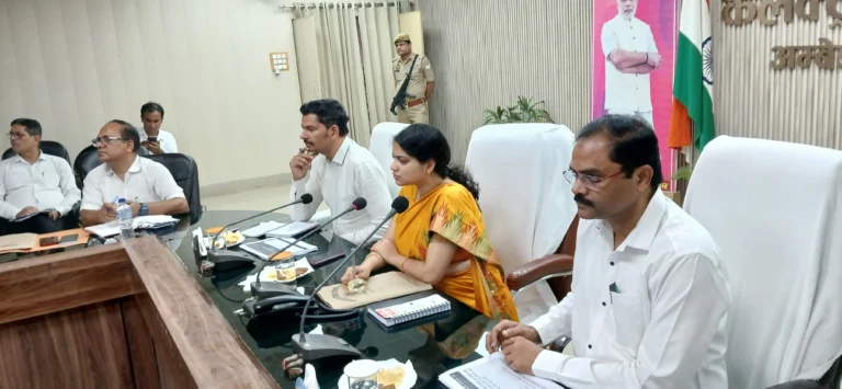 संचारी रोग नियंत्रण अभियान की जिलास्तरीय अंर्तविभागीय साप्ताहिक समीक्षा हुई